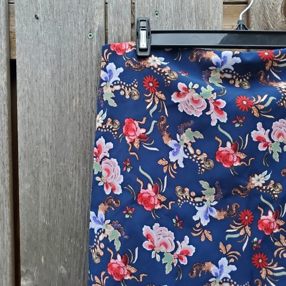 Philosophy Floral Skirt, US 10. - Picture 2 of 4